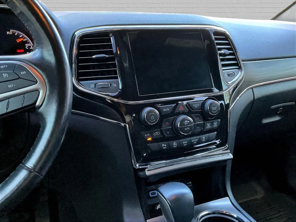 Jeep Grand Cherokee photo 9