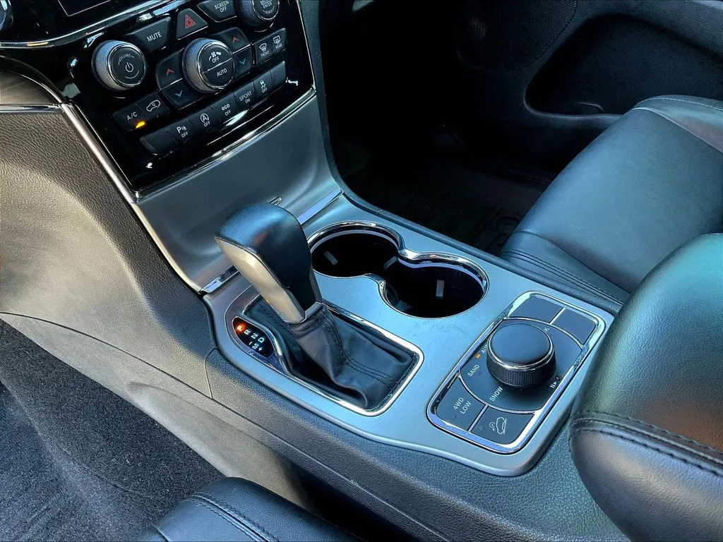 Jeep Grand Cherokee photo 15