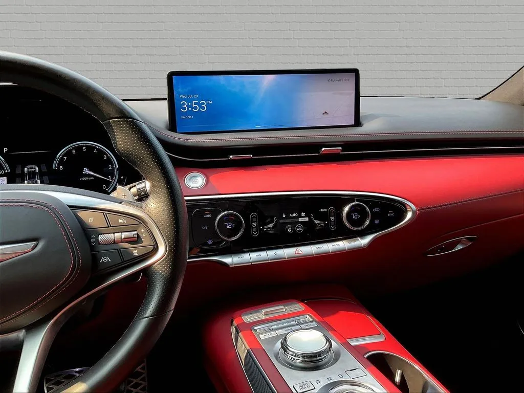 Genesis GV70 photo 9