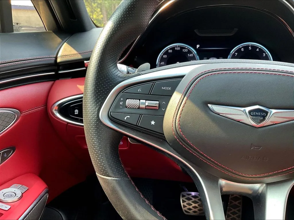 Genesis GV70 photo 11