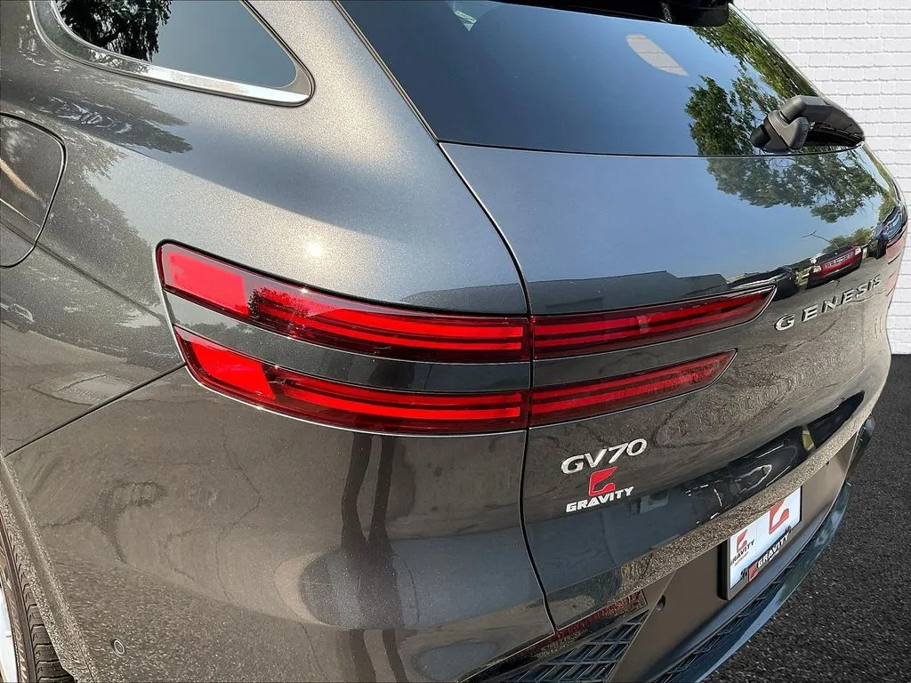 Genesis GV70 photo 20