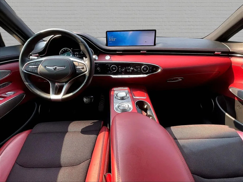 Genesis GV70 photo 7