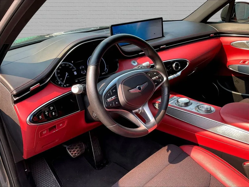 Genesis GV70 photo 15