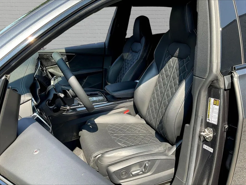 Audi SQ8 photo 18