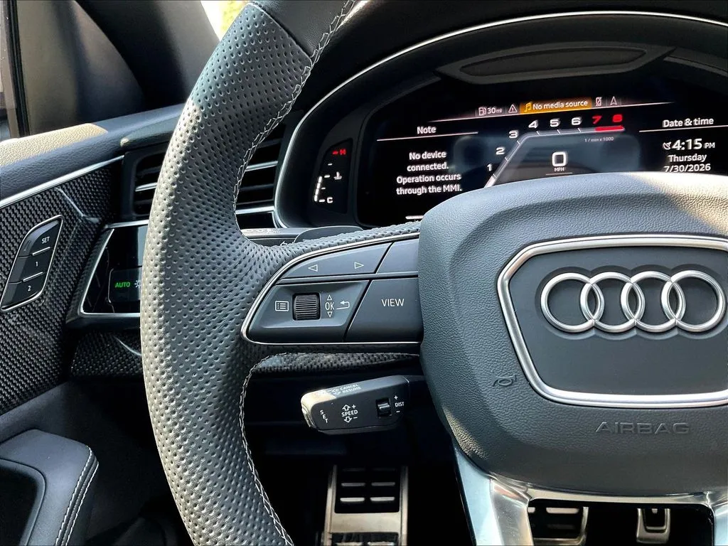 Audi SQ8 photo 10