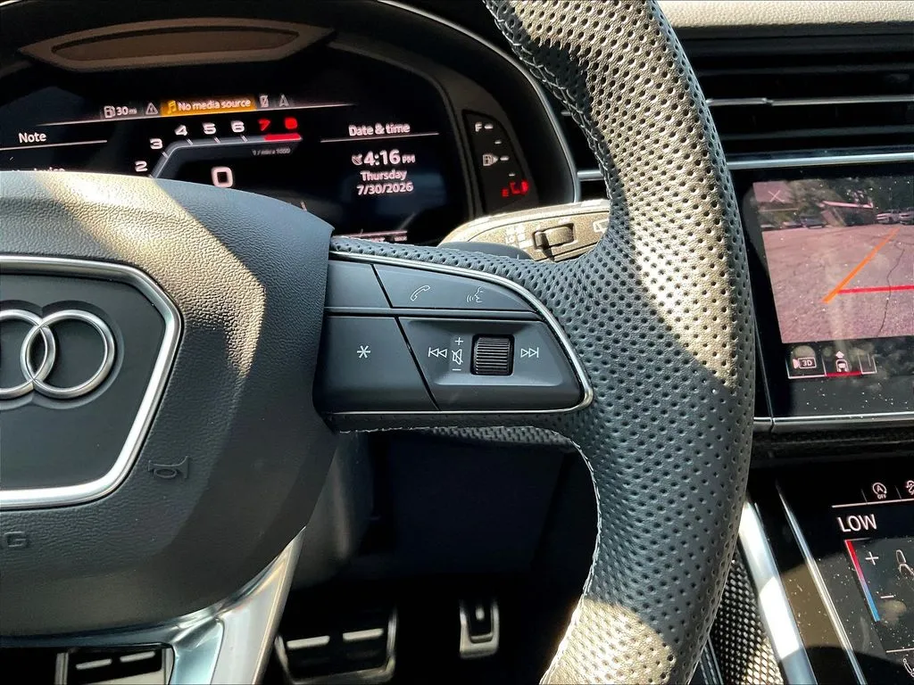 Audi SQ8 photo 11