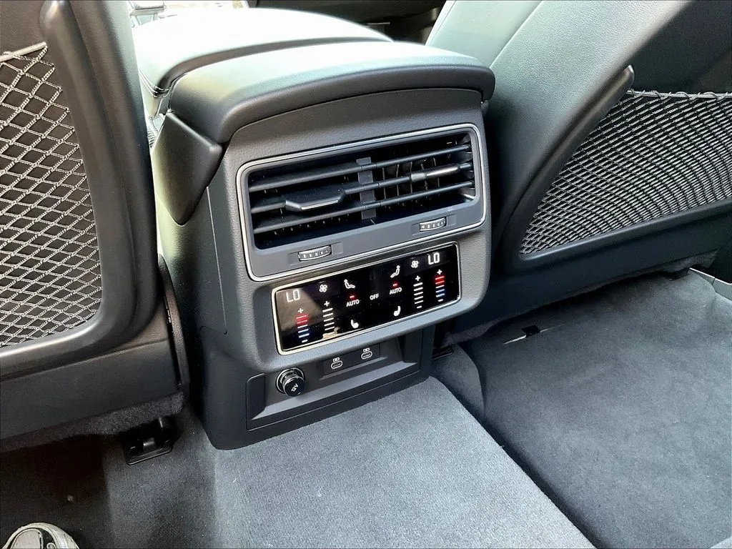 Audi SQ8 photo 9