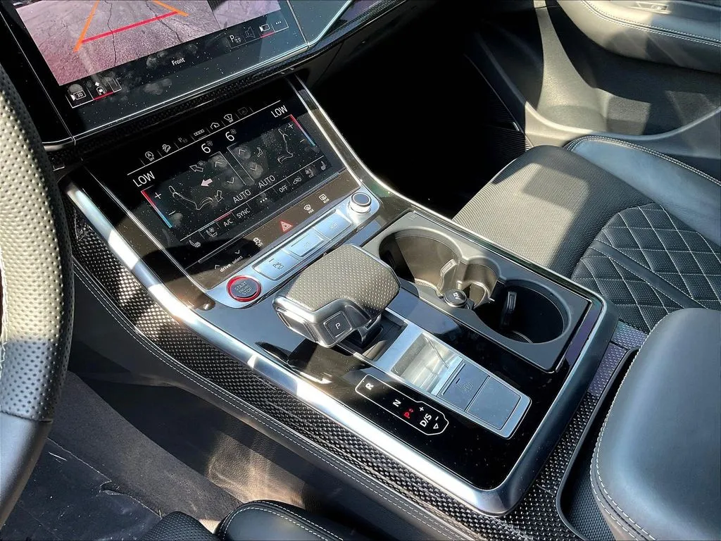 Audi SQ8 photo 15