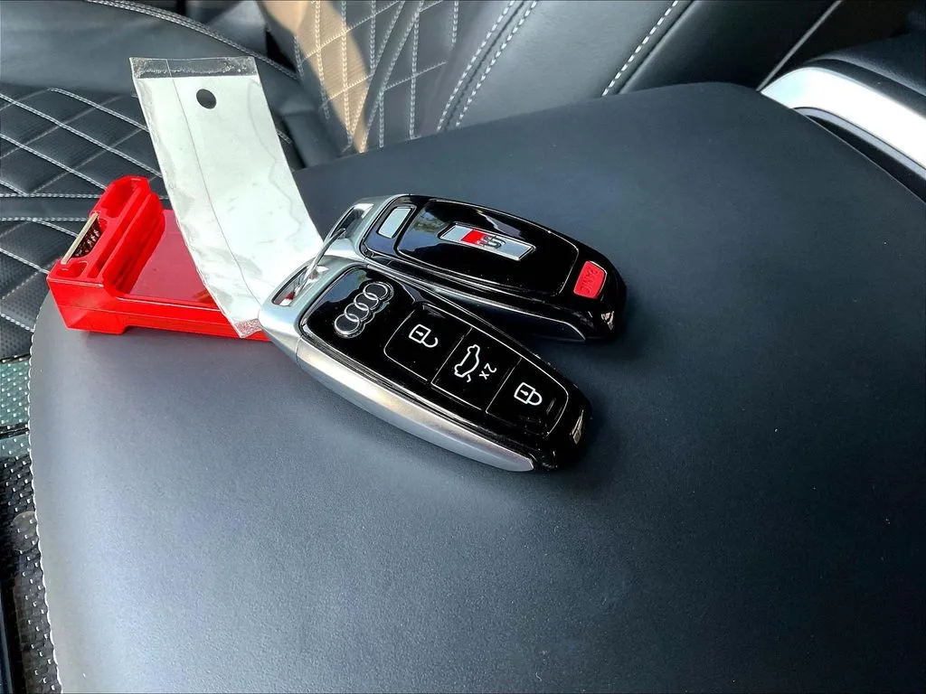 Audi SQ8 photo 27