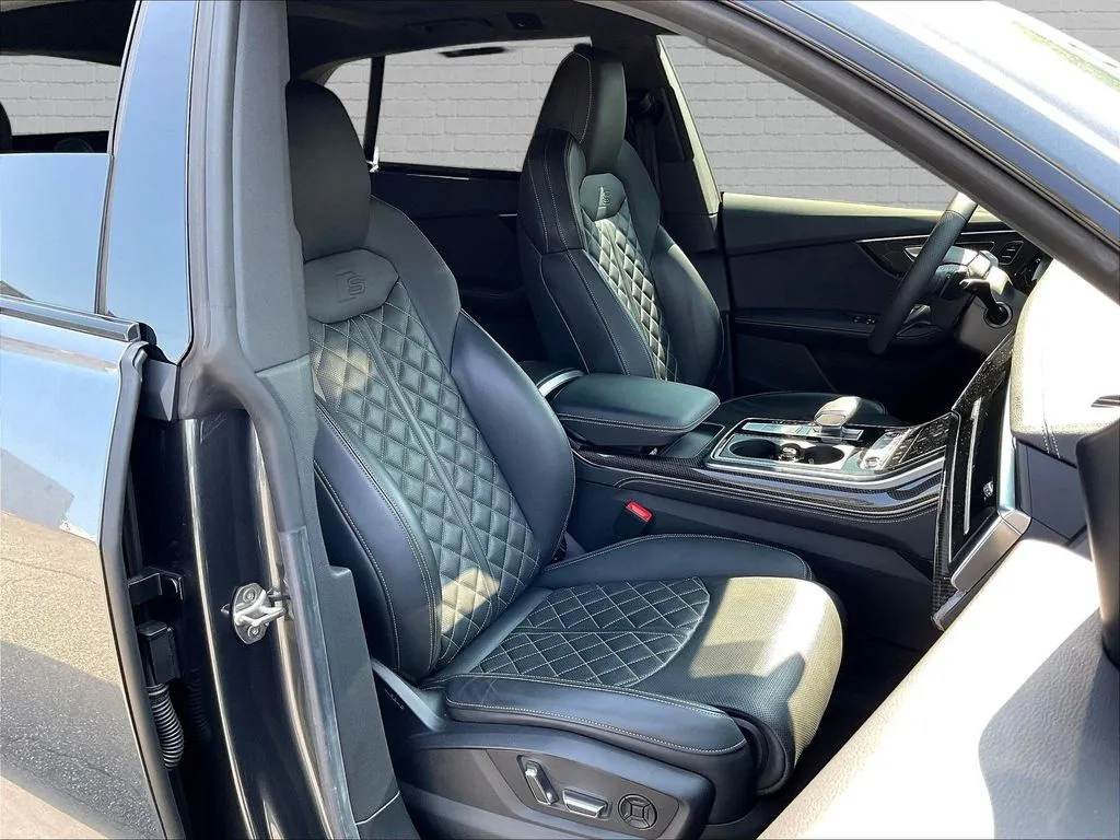 Audi SQ8 photo 24