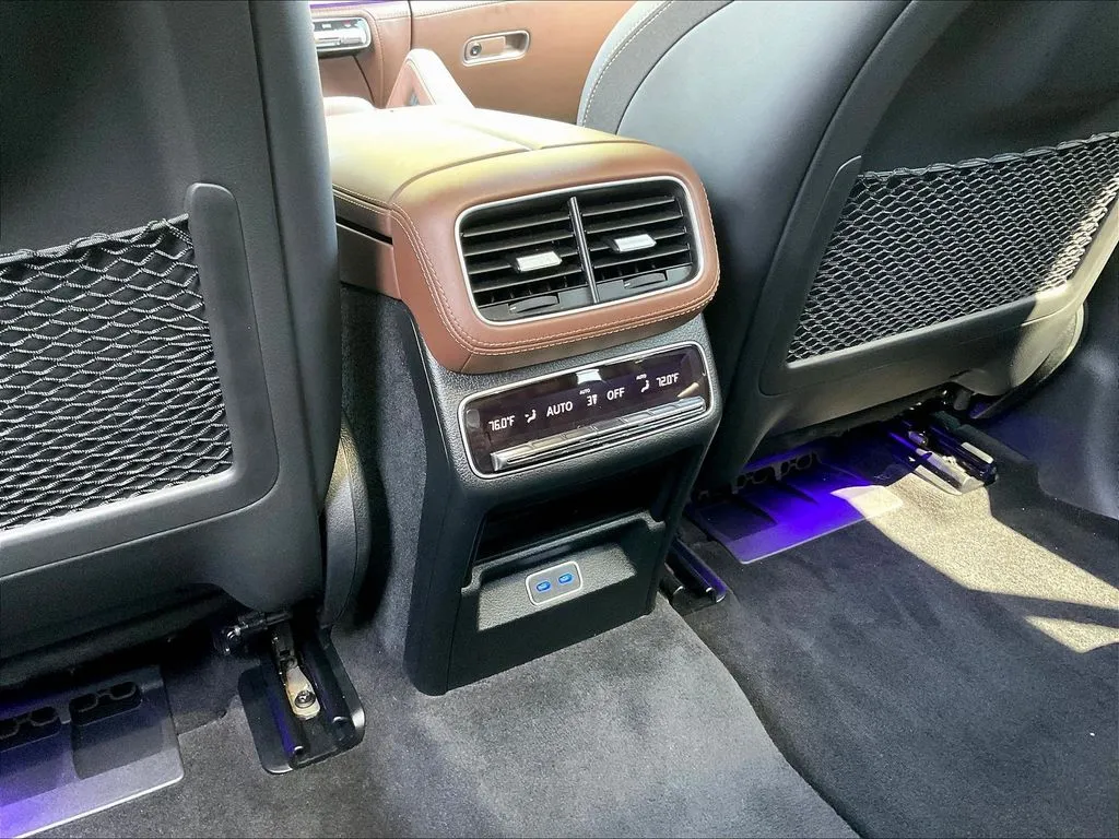 Mercedes-Benz GLS photo 10