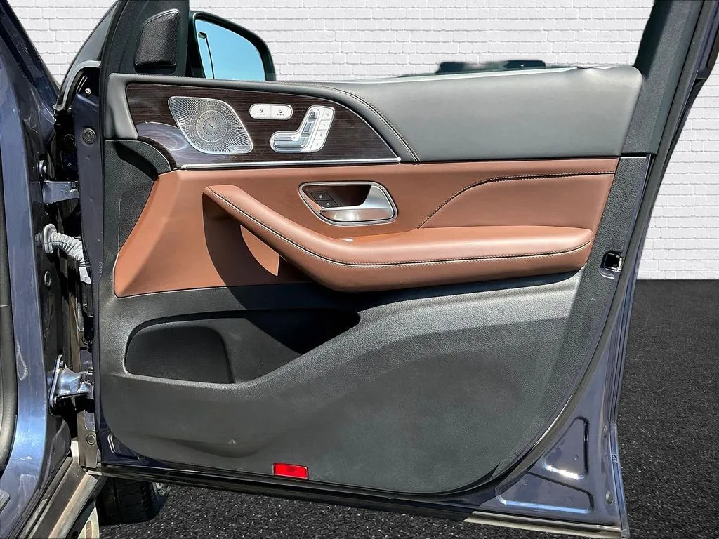 Mercedes-Benz GLS photo 25