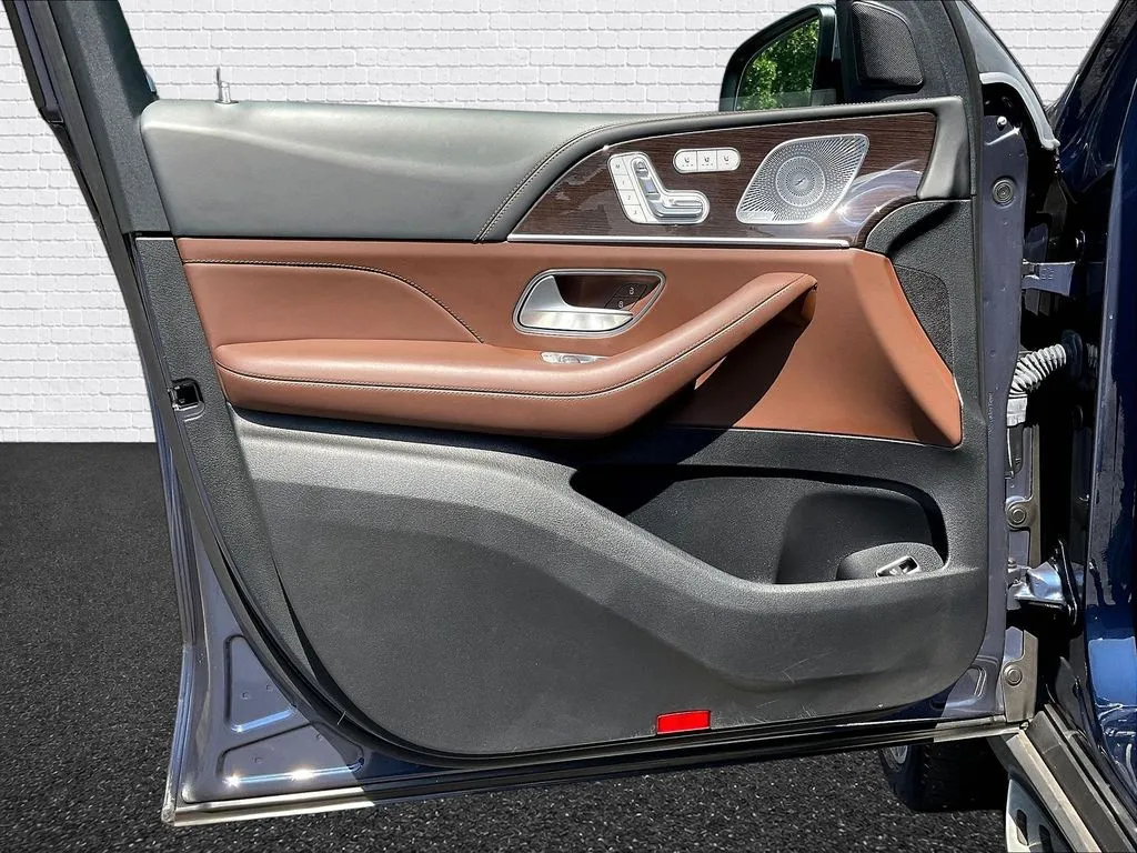 Mercedes-Benz GLS photo 17