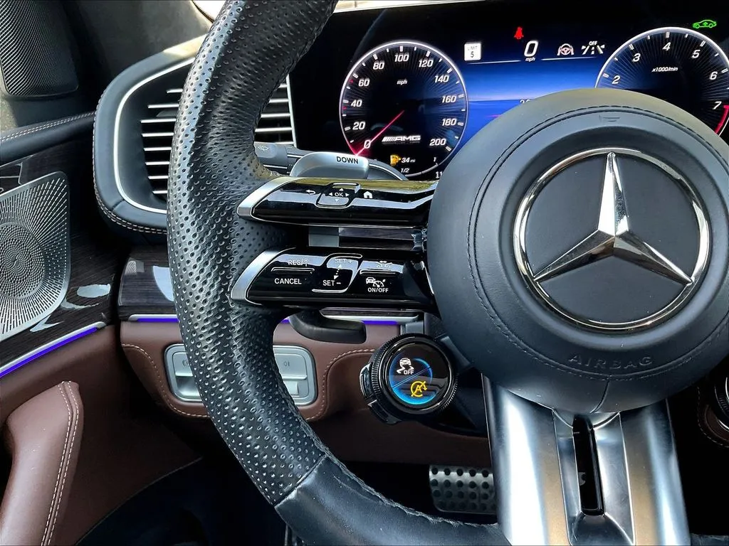 Mercedes-Benz GLS photo 11