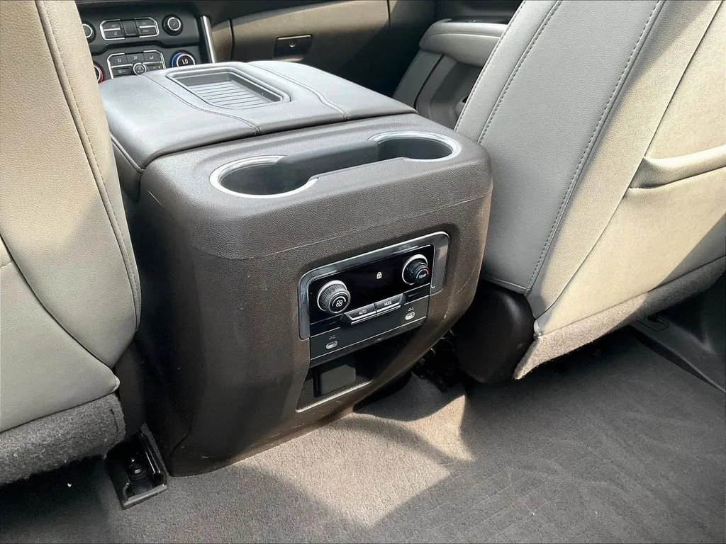 Chevrolet Tahoe photo 12