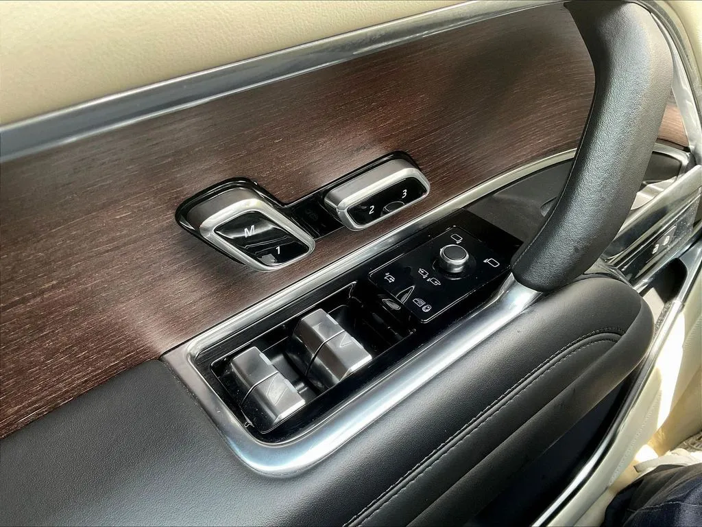 Land Rover Range Rover photo 16