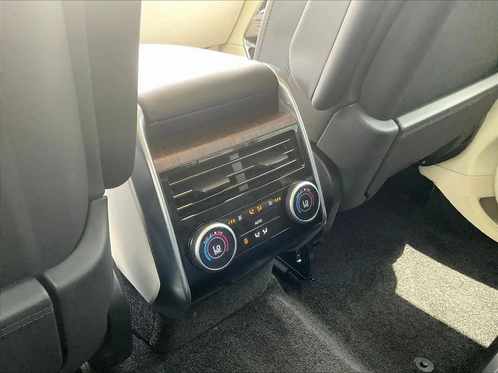 Land Rover Range Rover photo 11