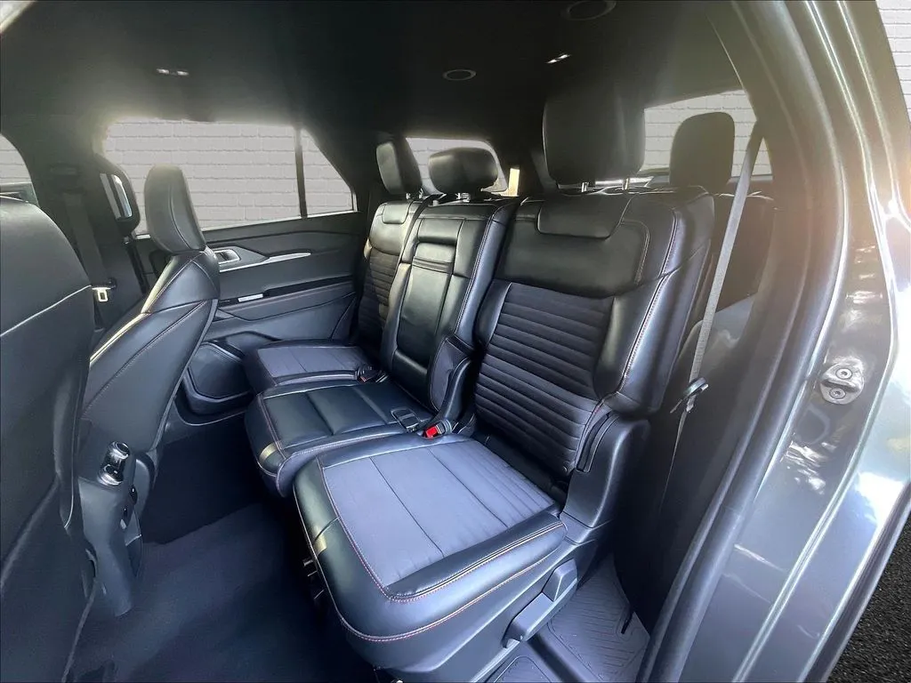 Ford Explorer photo 20