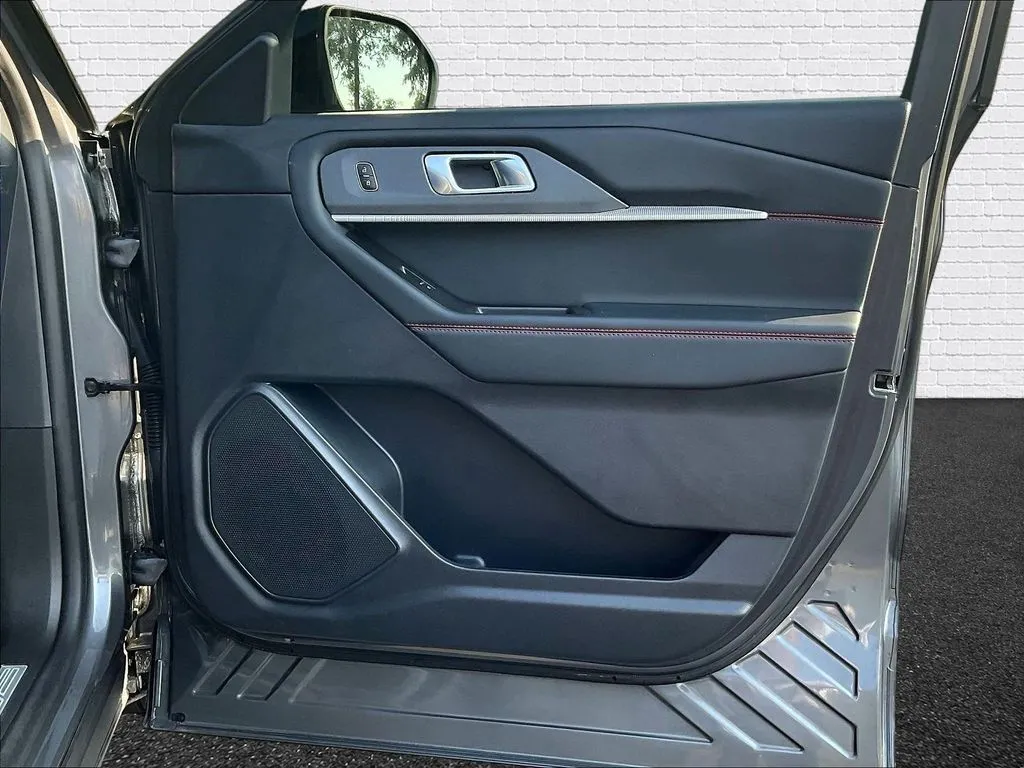 Ford Explorer photo 25