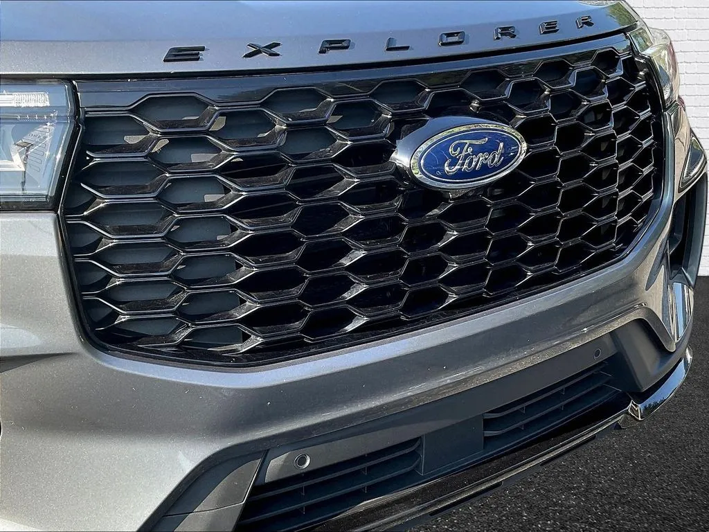 Ford Explorer photo 27
