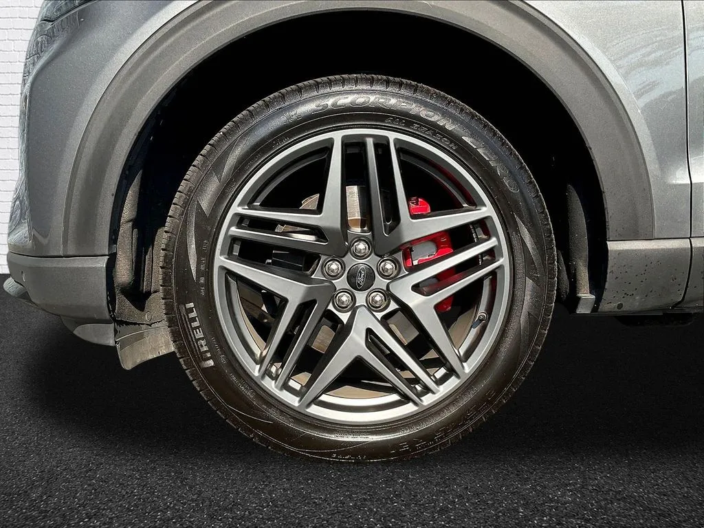 Ford Explorer photo 28