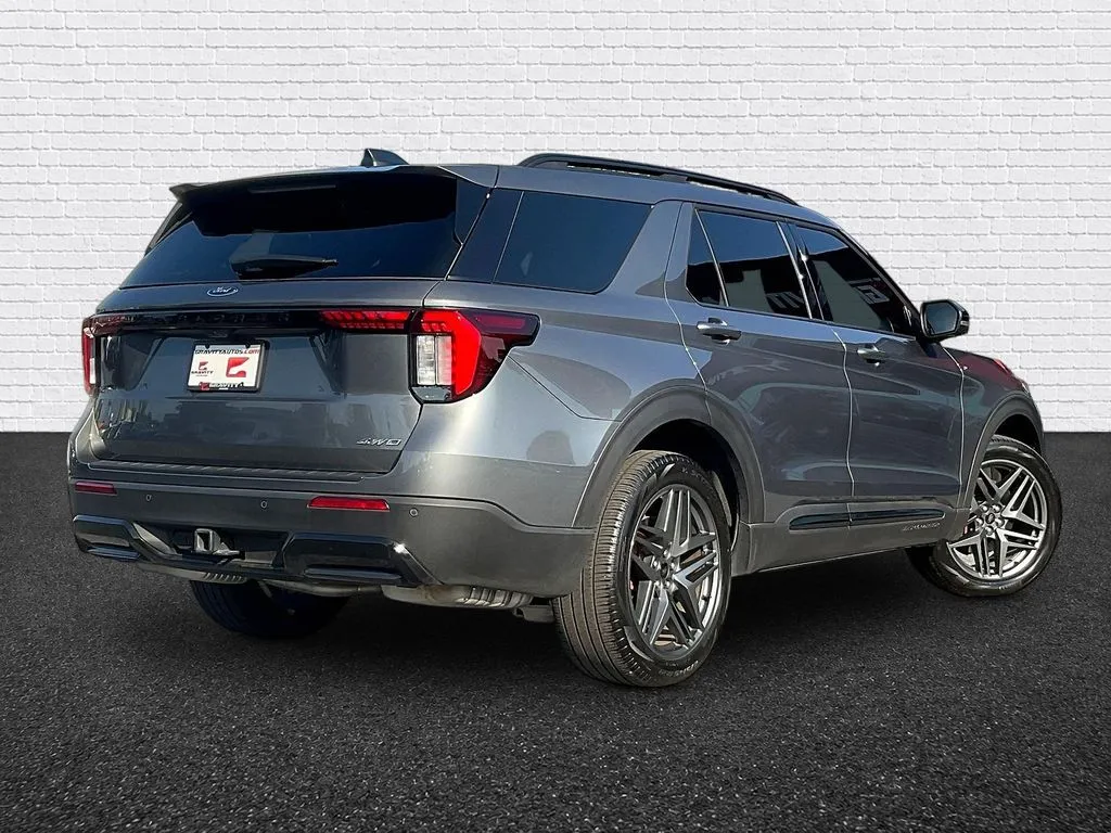 Ford Explorer photo 6