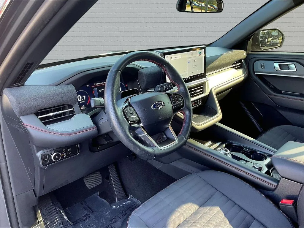 Ford Explorer photo 16