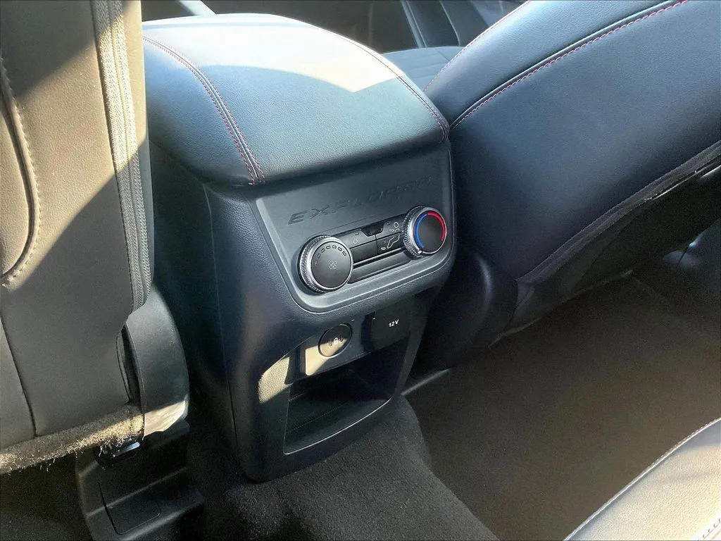 Ford Explorer photo 11