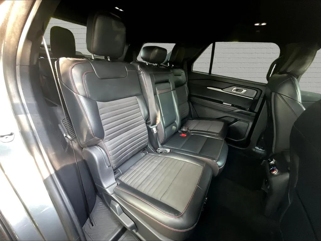 Ford Explorer photo 22
