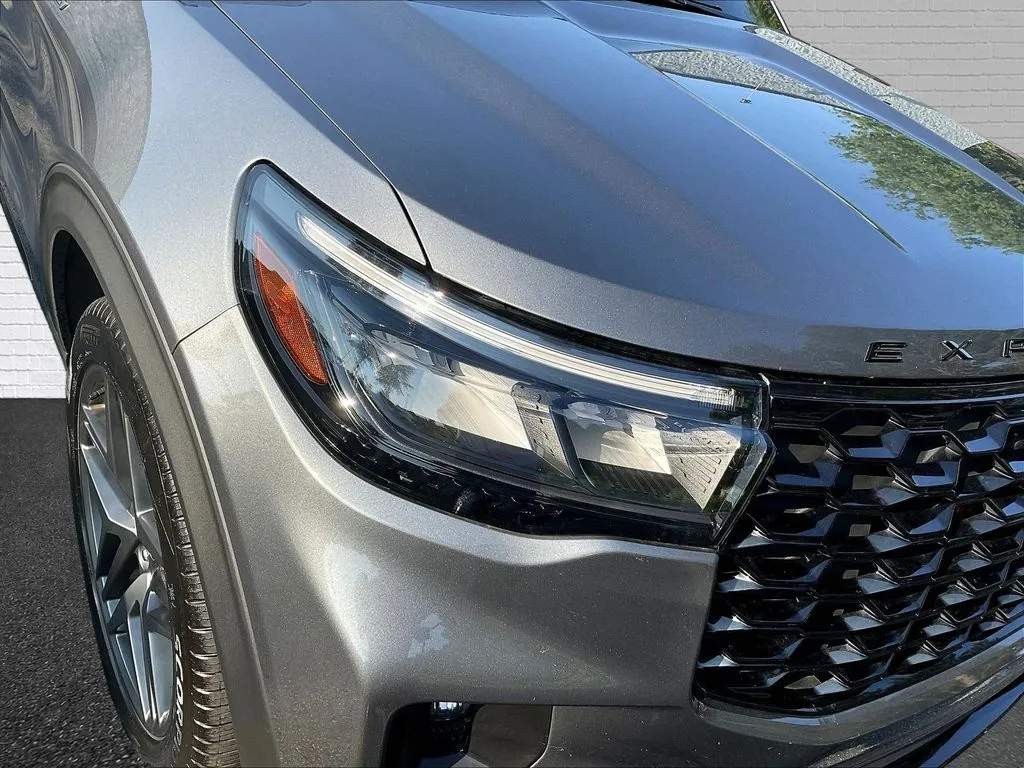 Ford Explorer photo 26