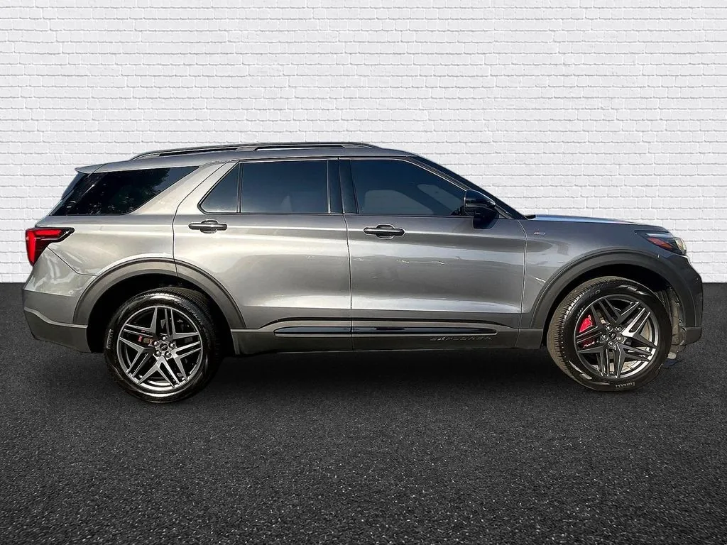 Ford Explorer photo 7