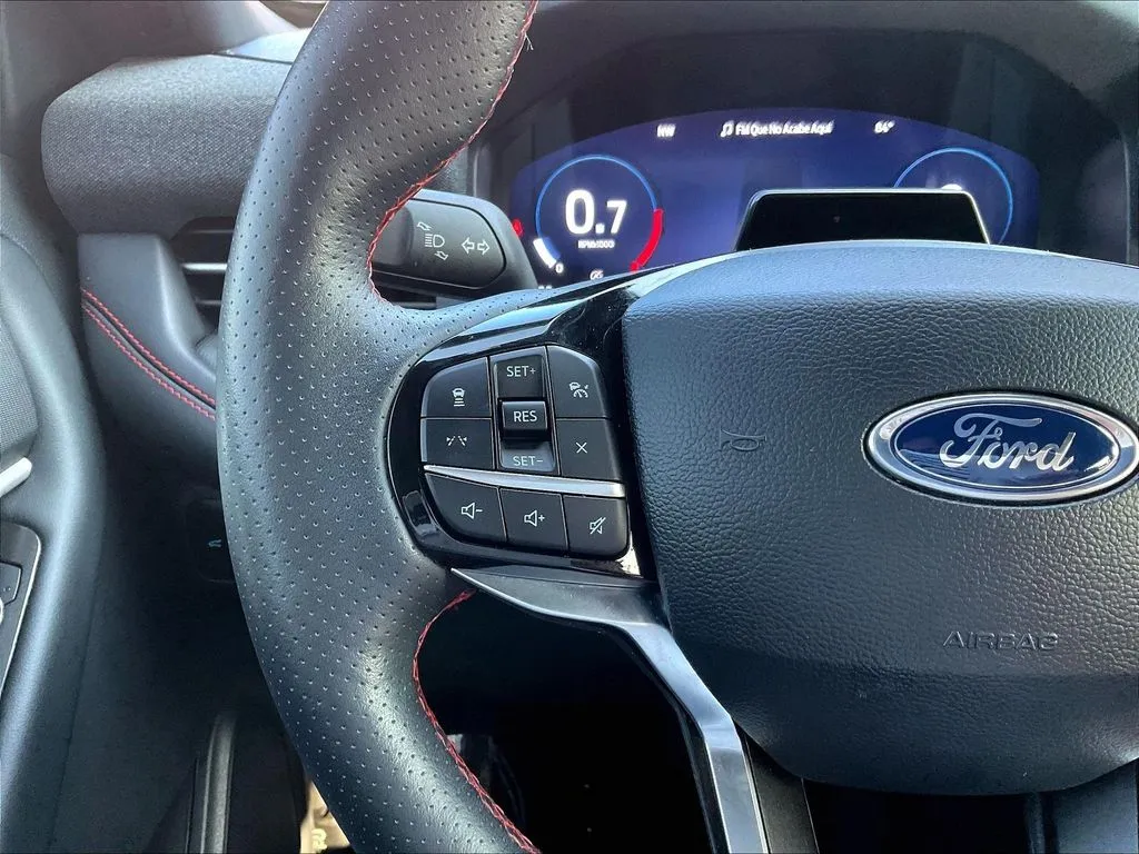 Ford Explorer photo 12