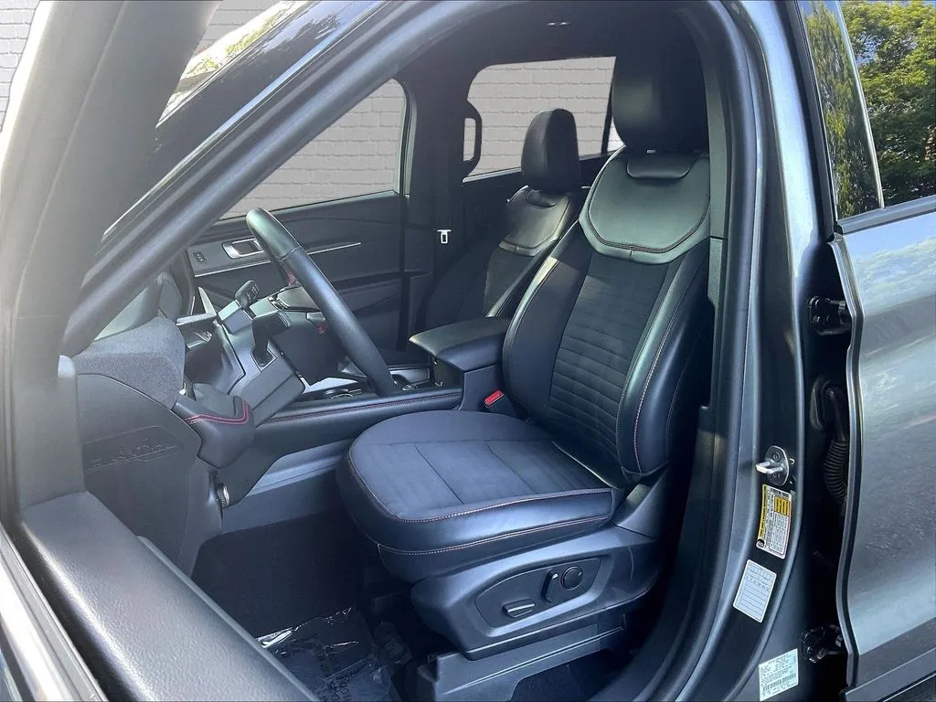 Ford Explorer photo 19