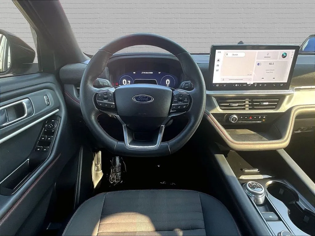 Ford Explorer photo 9