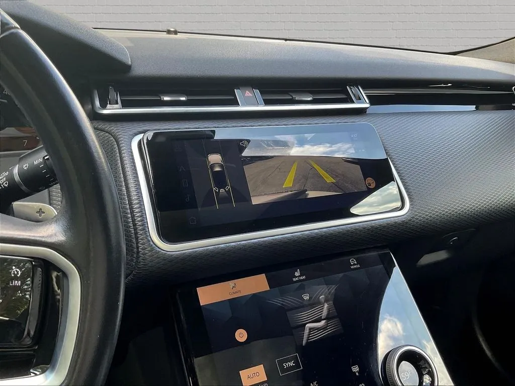 Land Rover Range Rover Velar photo 16