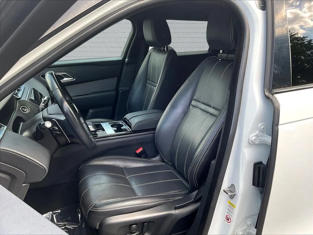 Land Rover Range Rover Velar photo 21