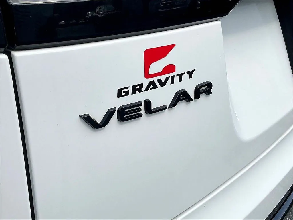 Land Rover Range Rover Velar photo 24