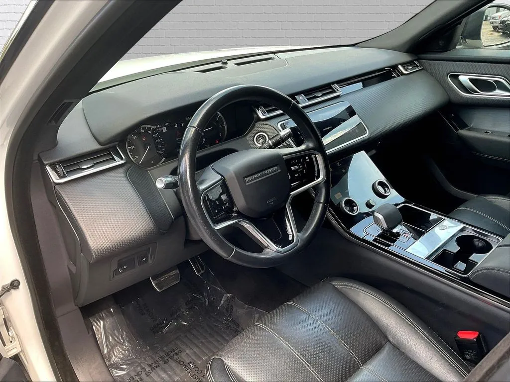 Land Rover Range Rover Velar photo 18
