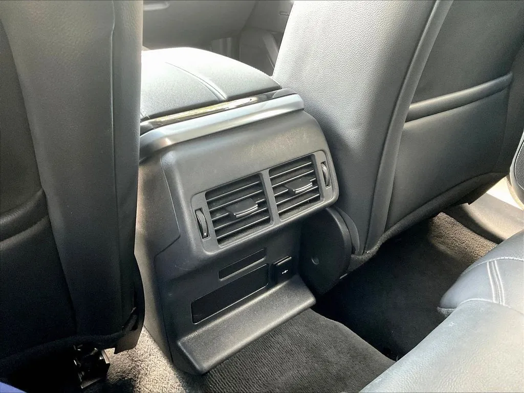 Land Rover Range Rover Velar photo 12