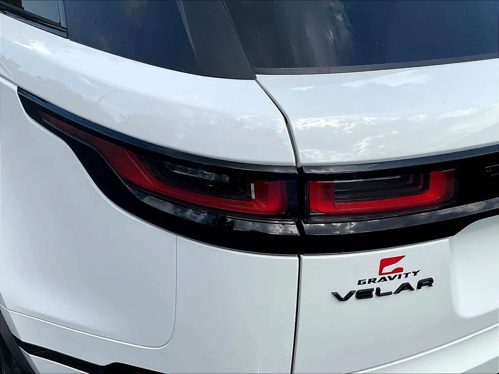 Land Rover Range Rover Velar photo 23