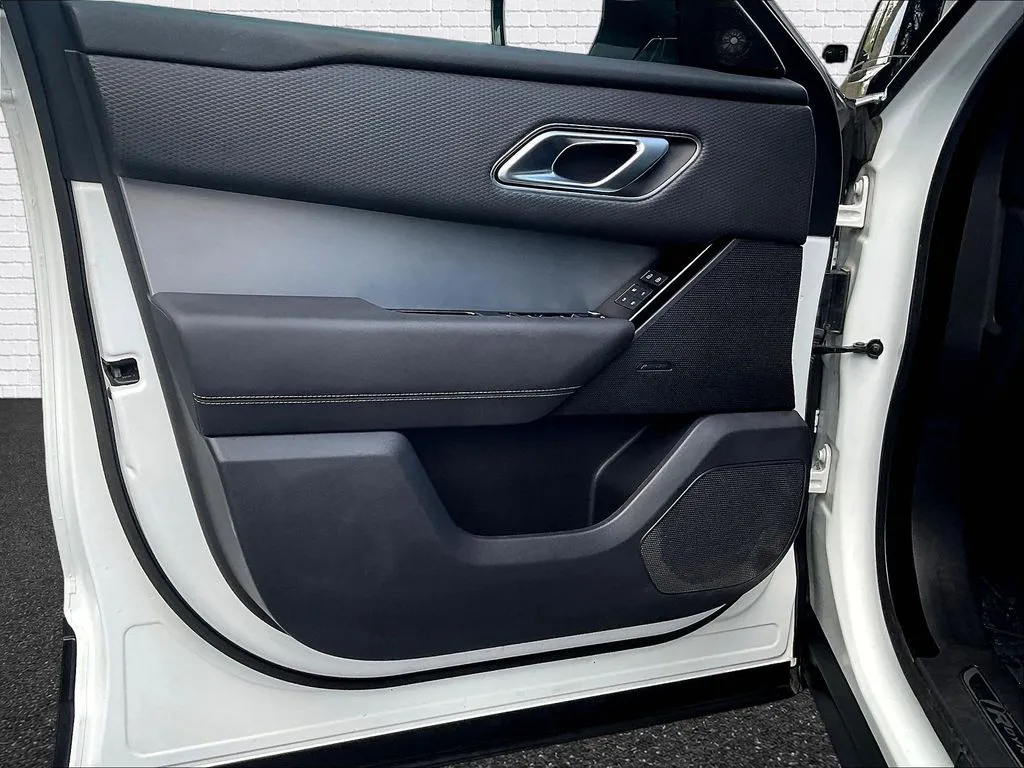Land Rover Range Rover Velar photo 20