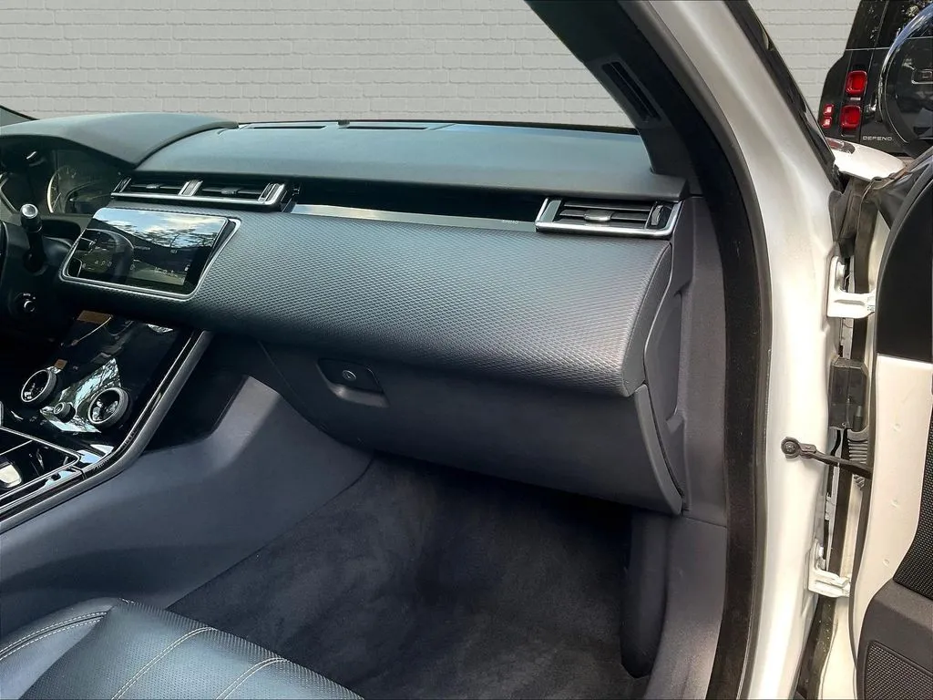 Land Rover Range Rover Velar photo 26