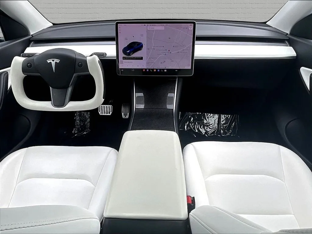 Tesla Model Y photo 7