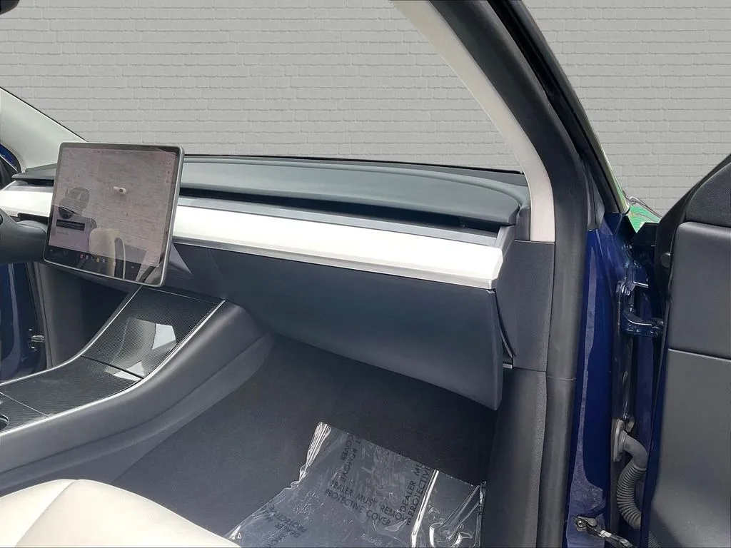 Tesla Model Y photo 21