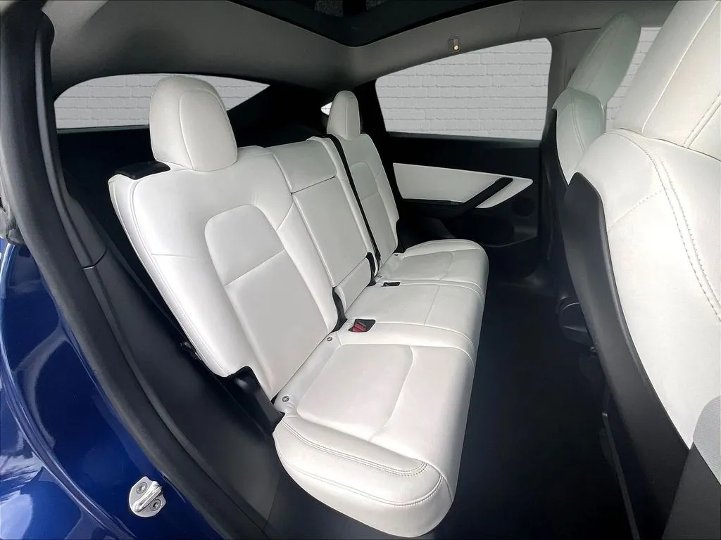 Tesla Model Y photo 20