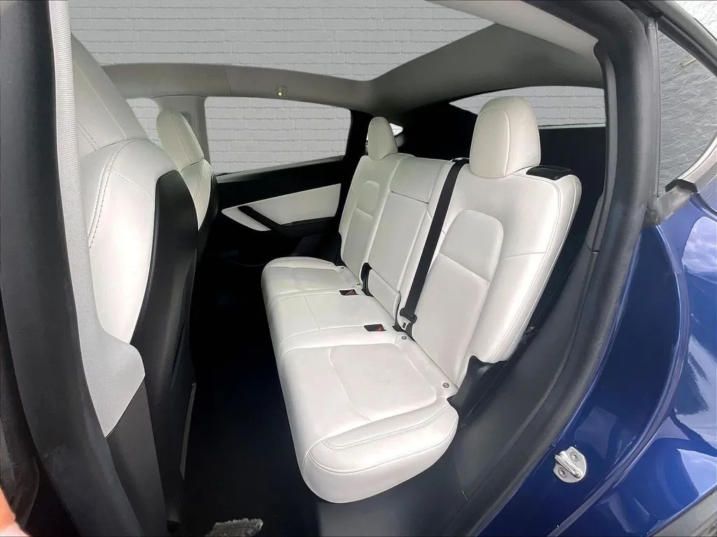 Tesla Model Y photo 18