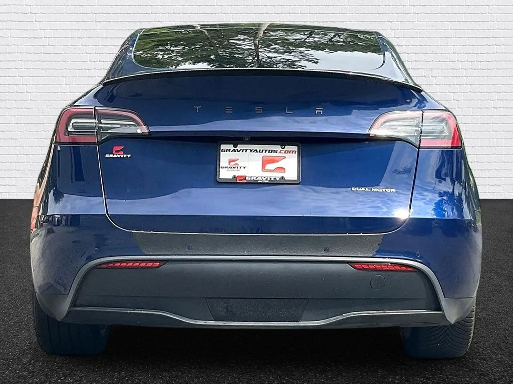 Tesla Model Y photo 5