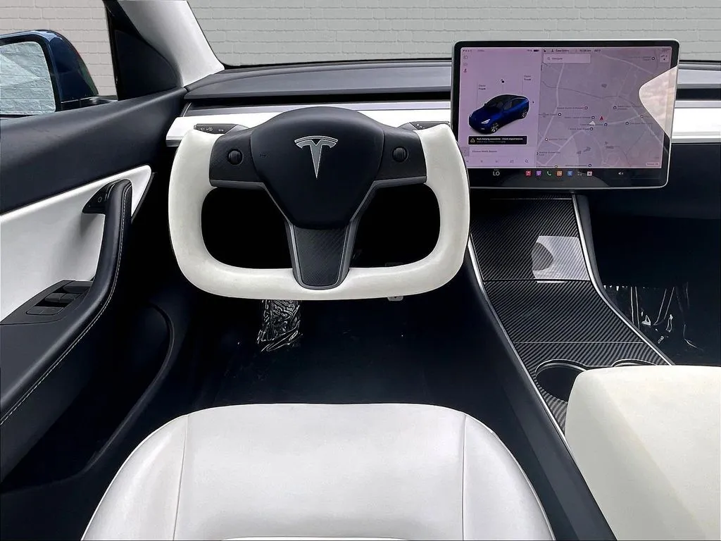 Tesla Model Y photo 8