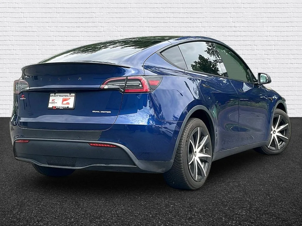 Tesla Model Y photo 6