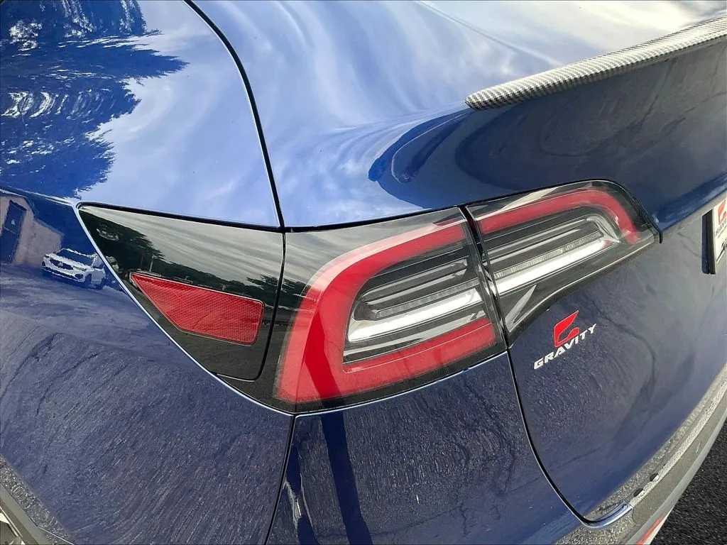 Tesla Model Y photo 19